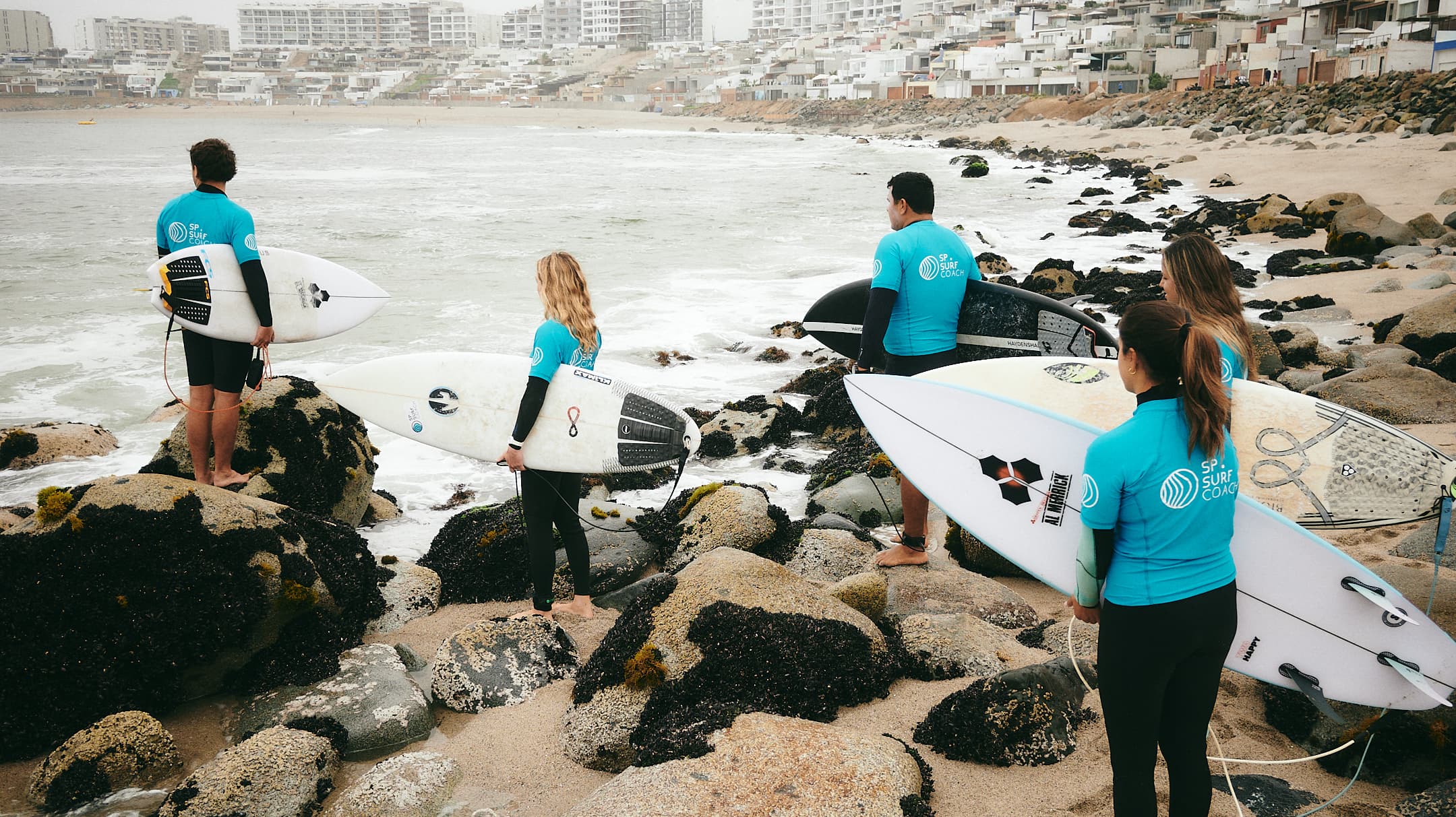 Surfistas en el agua