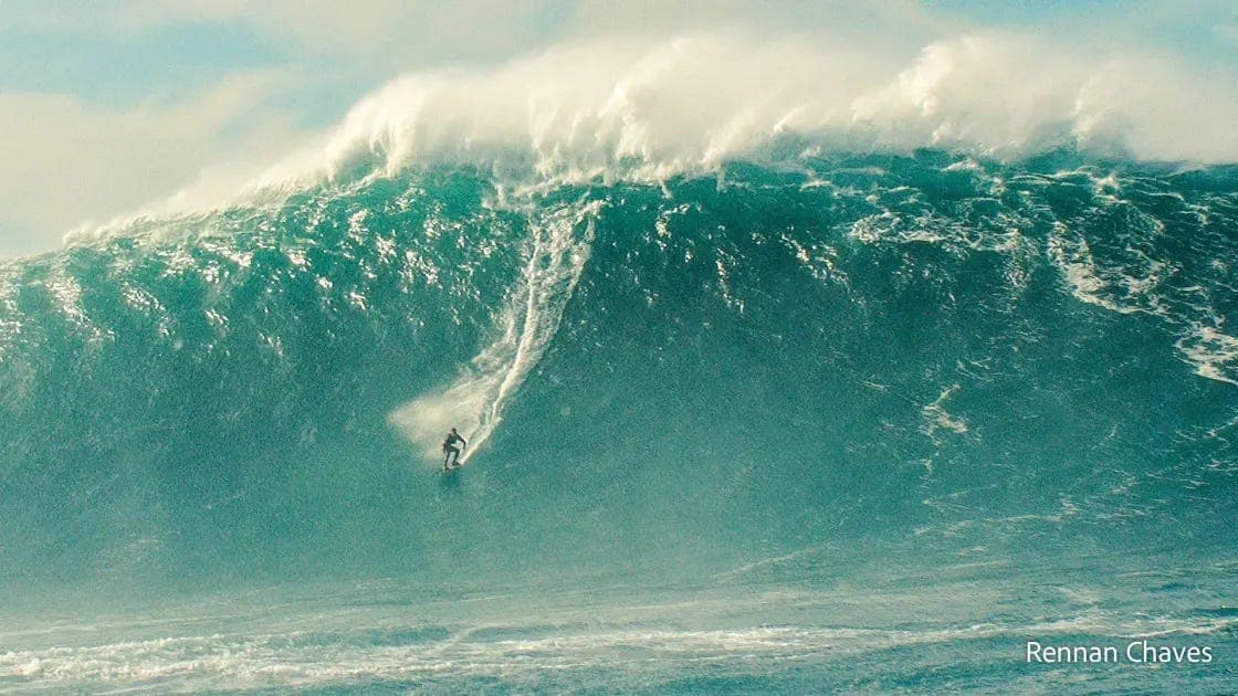 ¿Cómo se preparan los surfistas para correr olas grandes?